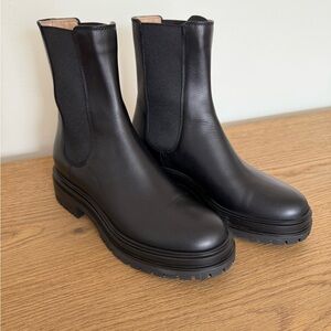 Gianvito Rossi Black Leather Chelsea Boots. Size 36.5/ 6.5. Worn once